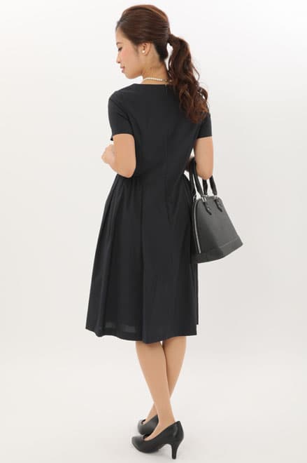 ネイビーのタックフレアセレモニースーツセット