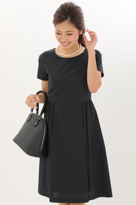 ネイビーのタックフレアセレモニースーツセット