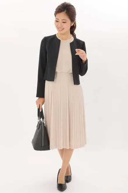 ピンクのプリーツミディ丈セレモニースーツセット