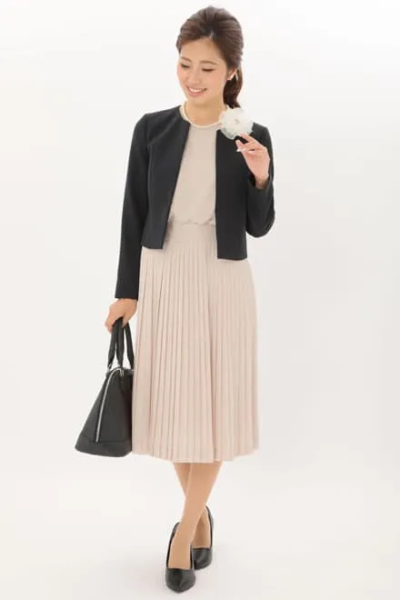 ピンクのプリーツミディ丈セレモニースーツセット