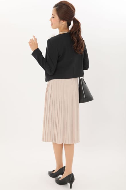 ピンクのプリーツミディ丈セレモニースーツセット