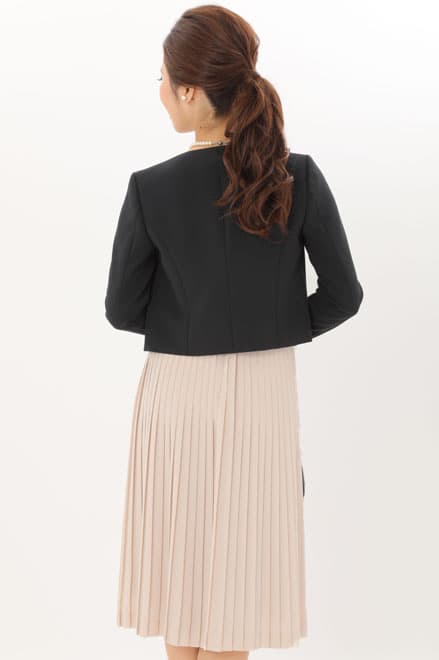 ピンクのプリーツミディ丈セレモニースーツセット