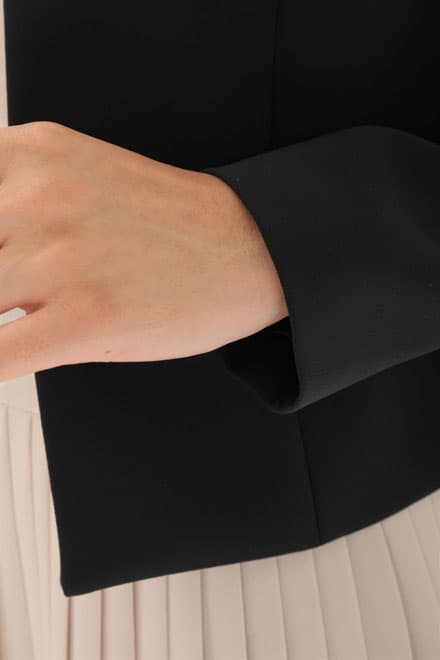 ピンクのプリーツミディ丈セレモニースーツセット