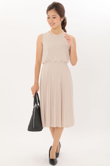 ピンクのプリーツミディ丈セレモニースーツセット