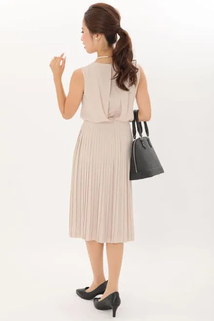 ピンクのプリーツミディ丈セレモニースーツセット