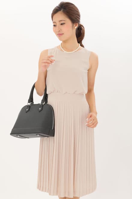 ピンクのプリーツミディ丈セレモニースーツセット