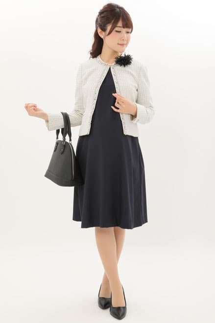 ネイビー×ホワイトの授乳口付きAラインセレモニースーツセット