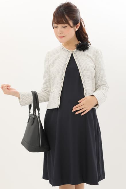 ネイビー×ホワイトの授乳口付きAラインセレモニースーツセット