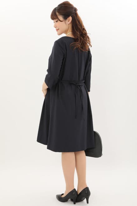 ネイビー×ホワイトの授乳口付きAラインセレモニースーツセット