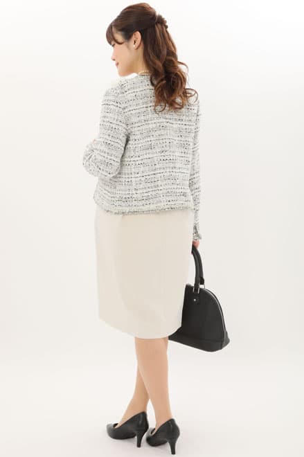 ホワイトグレーの授乳口付きセレモニースーツセット