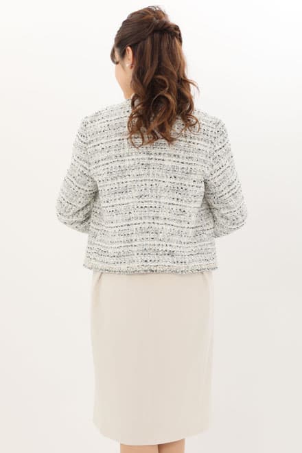 ホワイトグレーの授乳口付きセレモニースーツセット