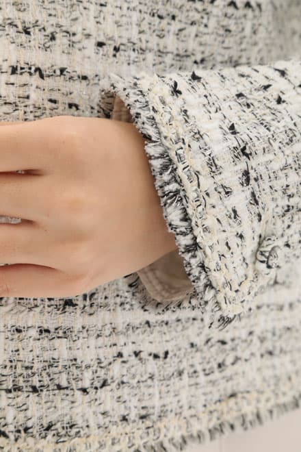 ホワイトグレーの授乳口付きセレモニースーツセット