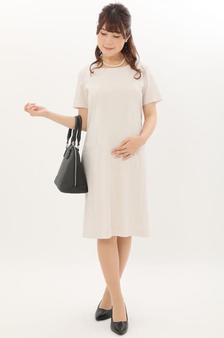 ホワイトグレーの授乳口付きセレモニースーツセット