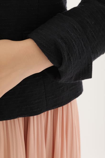 ピンクベージュの長袖プリーツセレモニースーツセット