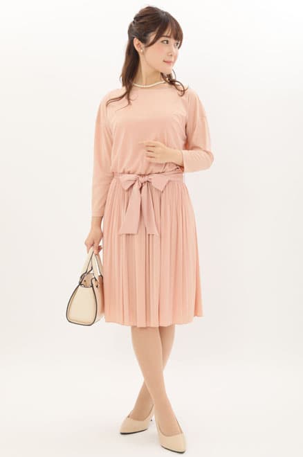 ピンクベージュの長袖プリーツセレモニースーツセット