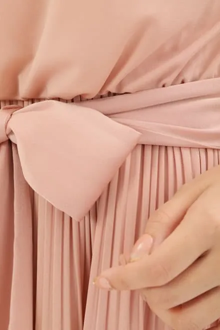 ピンクベージュの長袖プリーツセレモニースーツセット