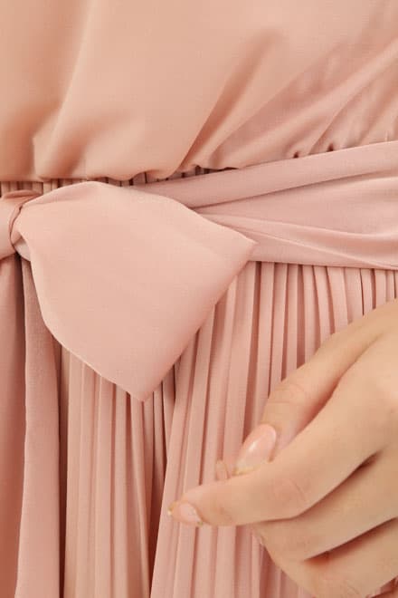 ピンクベージュの長袖プリーツセレモニースーツセット