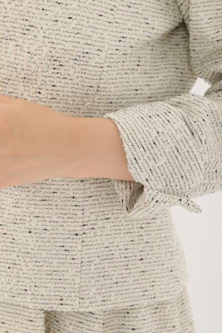 オフホワイトのツイードノーカラーセレモニースーツセット