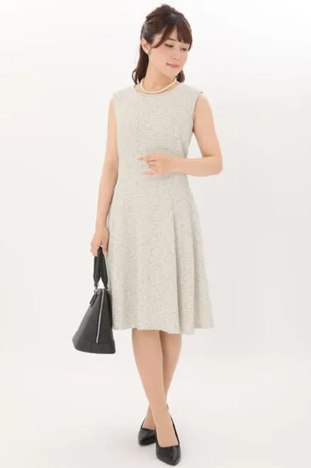 オフホワイトのツイードノーカラーセレモニースーツセット