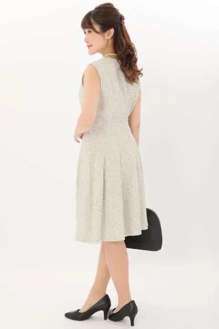 オフホワイトのツイードノーカラーセレモニースーツセット