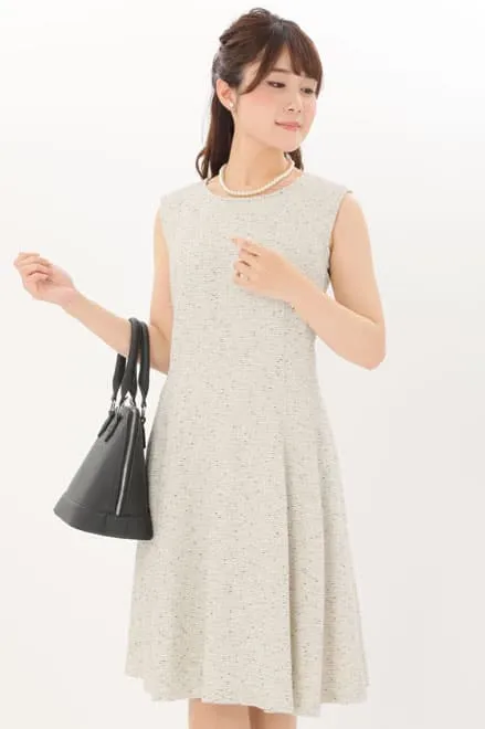 オフホワイトのツイードノーカラーセレモニースーツセット