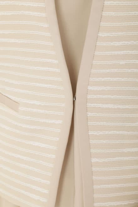 ライトベージュのタックフレアセレモニースーツセット