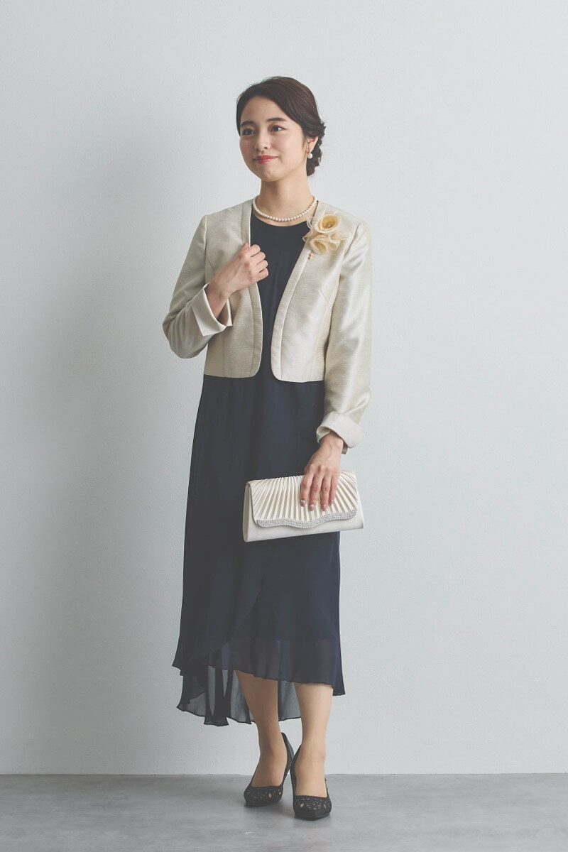 ライトベージュのローズコサージュ