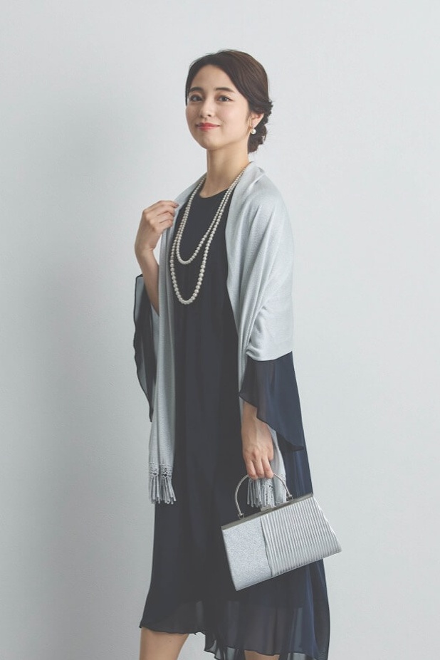 ポイントビジューの2連パールロングネックレス