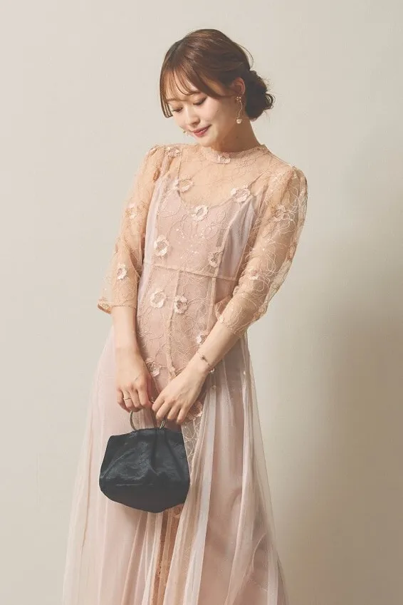 ピンクゴールドのメタルフラワーイヤリング