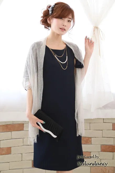 ネイビーのレースケープ風シンプルドレス