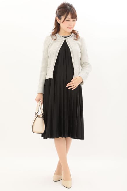 ブラックのプリーツワンピースフリンジジャケット付きセレモニースーツセット