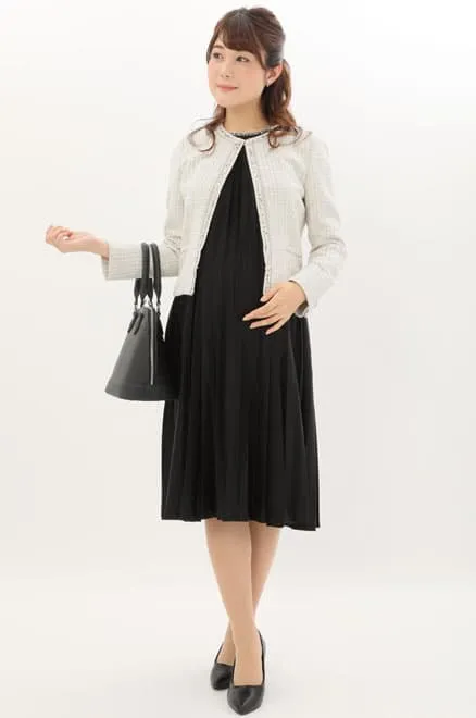 ブラックのプリーツワンピースフリンジジャケット付きセレモニースーツセット