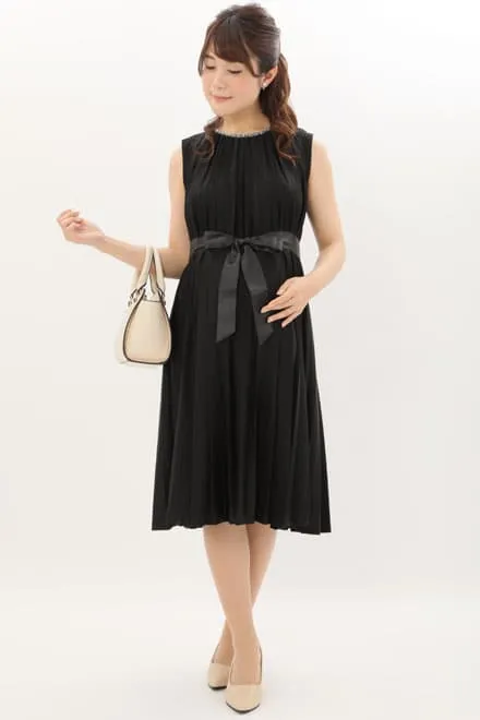 ブラックのプリーツワンピースフリンジジャケット付きセレモニースーツセット