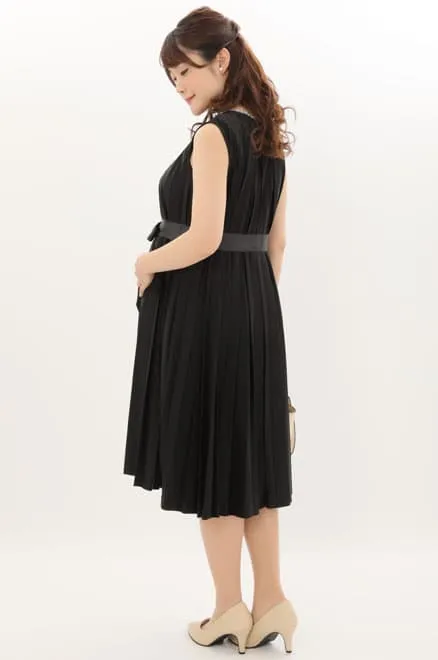 ブラックのプリーツワンピースフリンジジャケット付きセレモニースーツセット