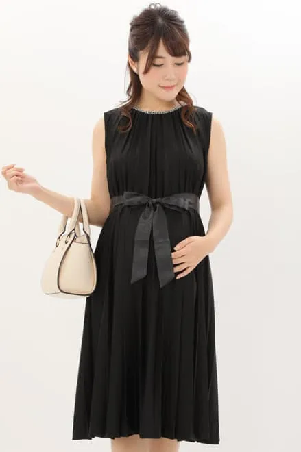 ブラックのプリーツワンピースフリンジジャケット付きセレモニースーツセット