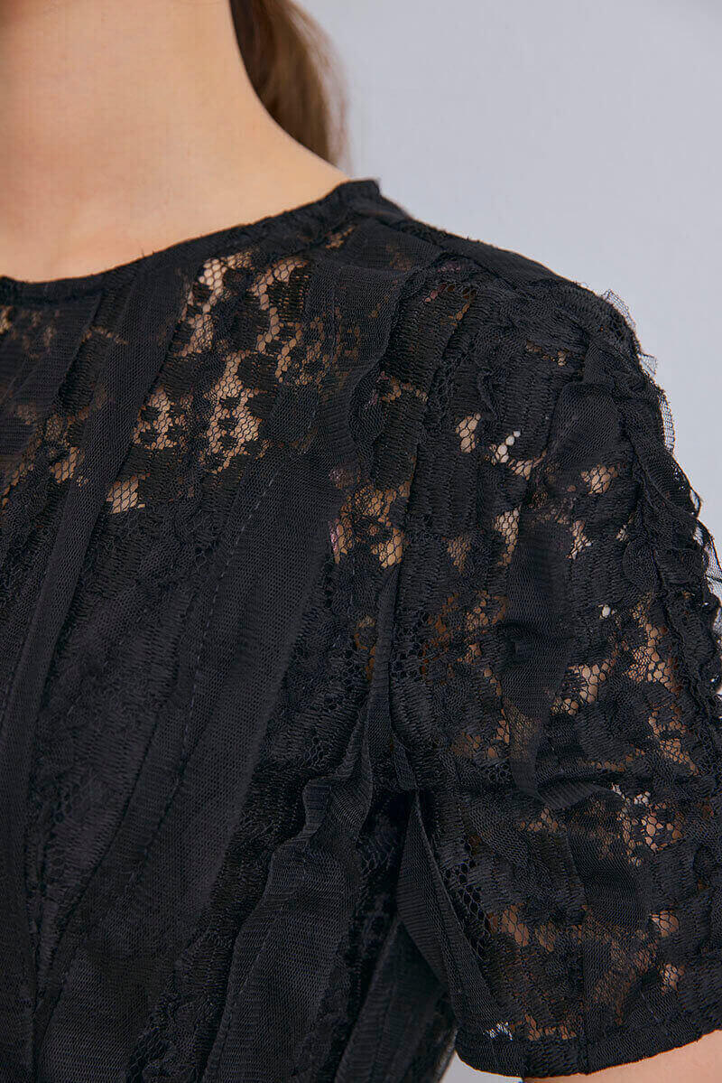 ブラックのリボンチュールエプロンドレス