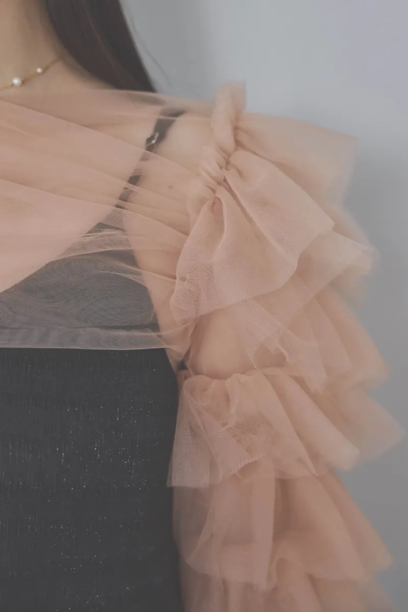 ブラックのティアードフリルボレロドレス