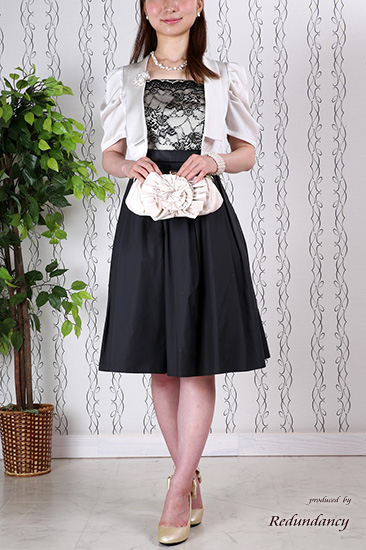 ベージュサテンのジャケット風ボレロ