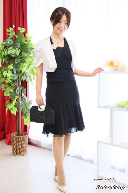 ベージュサテンのジャケット風ボレロ