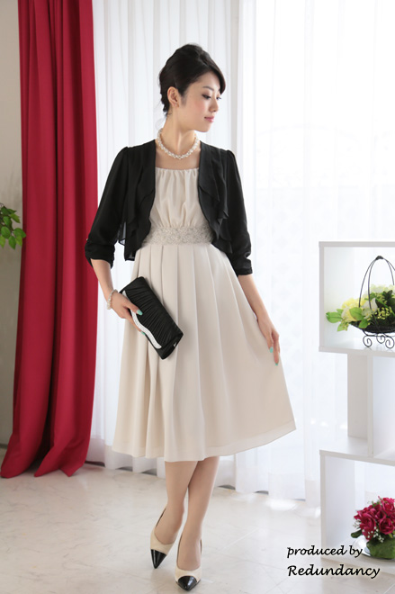 ブラックのシンプル七分袖ボレロ