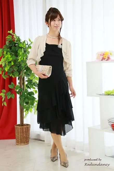 ベージュのシンプル七分袖ボレロ