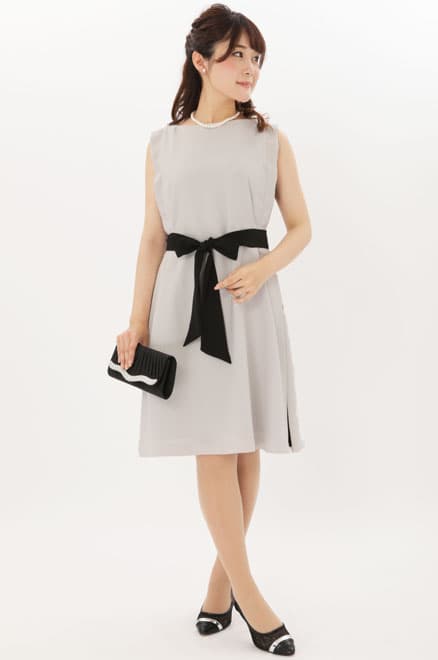 ライトグレー×ブラックのスリット切替ドレス