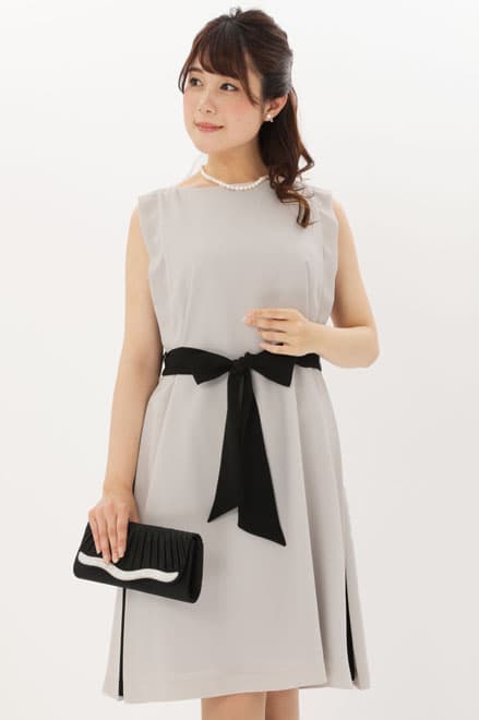 ライトグレー×ブラックのスリット切替ドレス