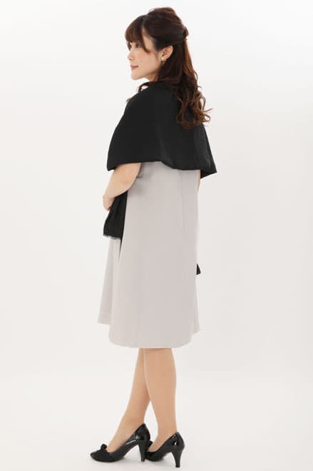 ライトグレー×ブラックのスリット切替ドレス