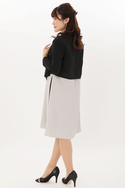 ライトグレー×ブラックのスリット切替ドレス