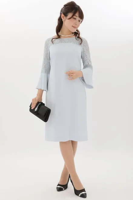 ブルーのベルスリーブIラインドレス