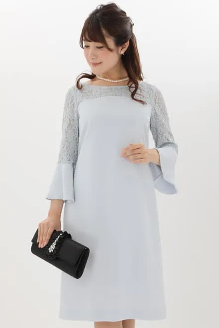 ブルーのベルスリーブIラインドレス