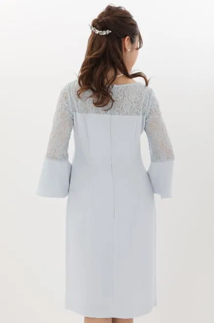 ブルーのベルスリーブIラインドレス