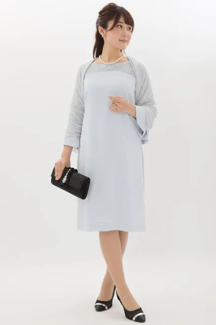 ブルーのベルスリーブIラインドレス