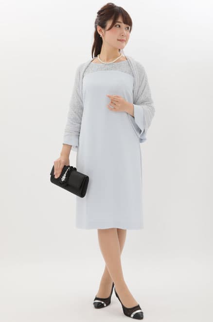 ブルーのベルスリーブIラインドレス